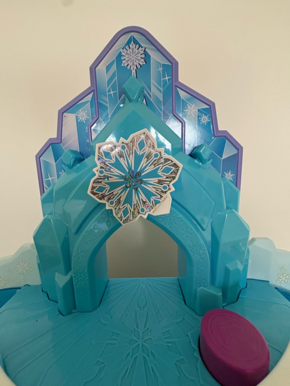 Fisher-Price Little People Disney Frozen Musical Ice Palace Interactive Playset - Picture 4 of 5